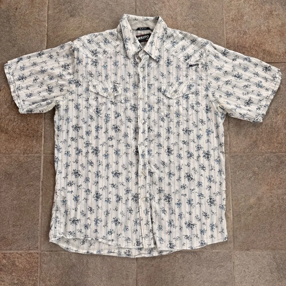Billabong White and Blue Floral Button Down Shirt 100% Cotton Size Large